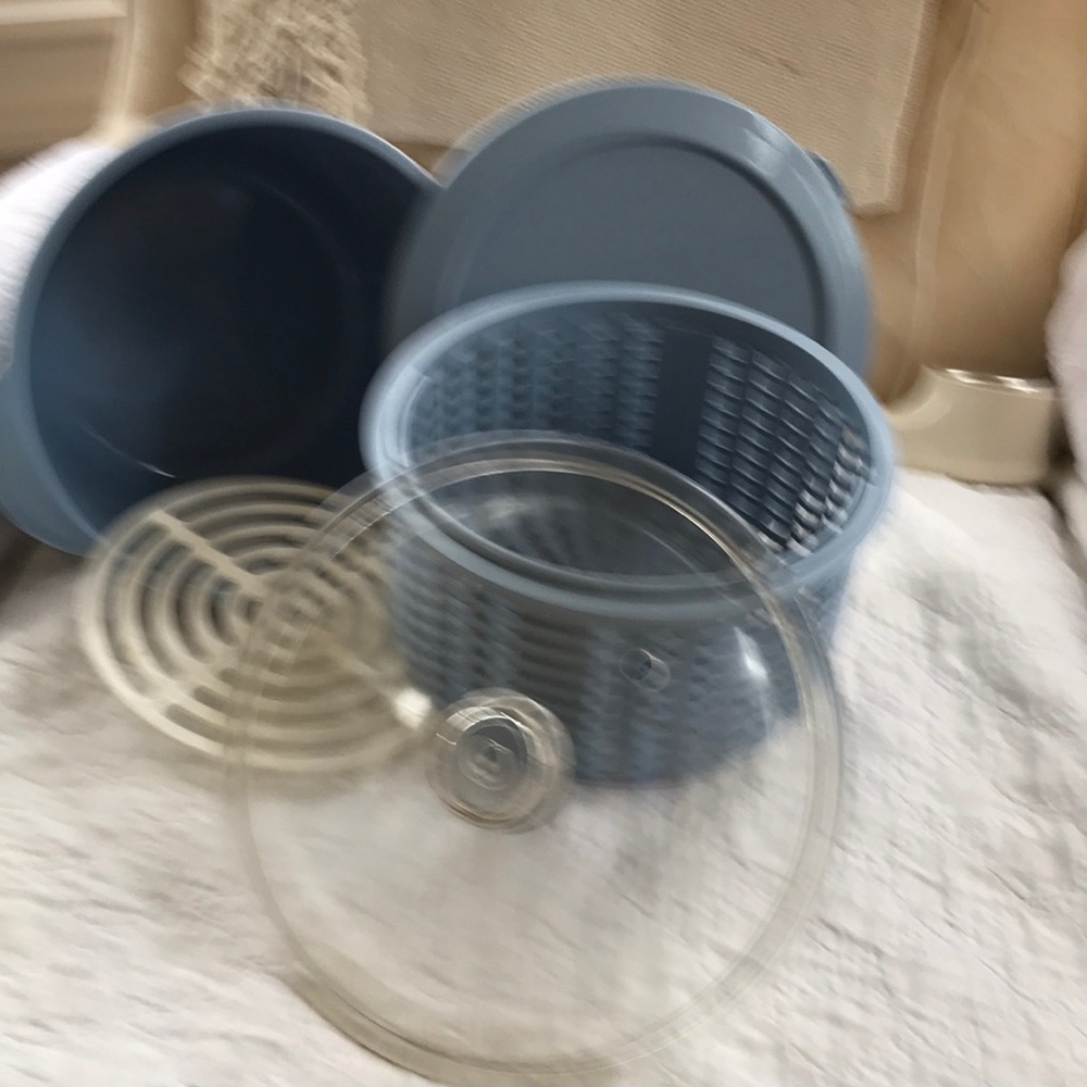 Five piece microwave pan.
